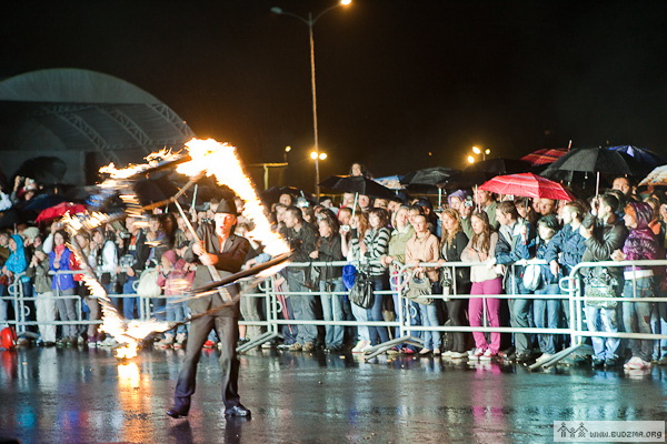 http://budzma.org/wp-content/gallery/fyeyervyerki-pad-dazhdom-fotarepartazh-z-quotnavalnicyquot/tarantinoby_navalnica2010-4465.jpg