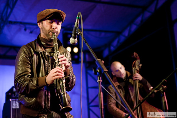 http://budzma.org/wp-content/gallery/mozhna-09-2010/tarantinoby_mozhno-7987.jpg