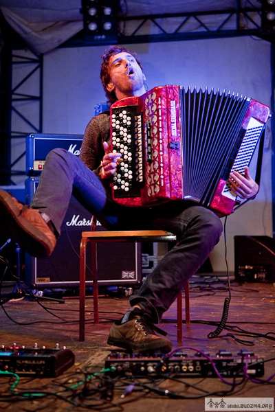 http://budzma.org/wp-content/gallery/mozhna-09-2010/tarantinoby_mozhno-8287.jpg