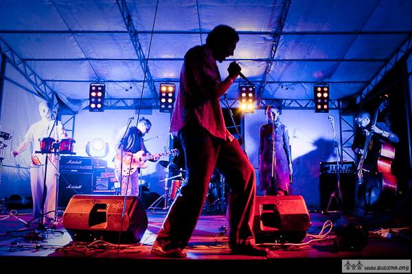 http://budzma.org/wp-content/gallery/mozhna-09-2010/tarantinoby_mozhno-8679.jpg