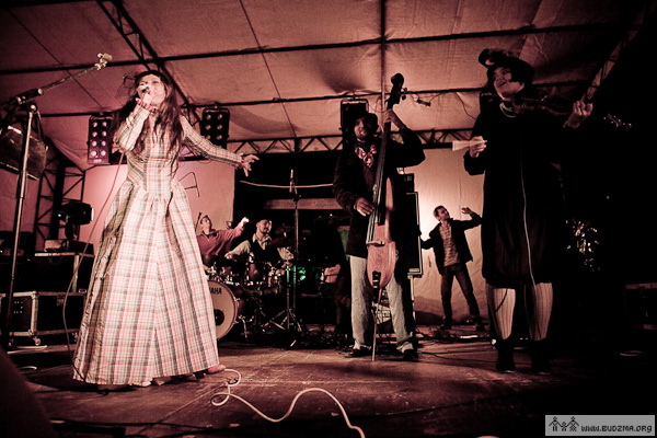 http://budzma.org/wp-content/gallery/mozhna-09-2010/tarantinoby_mozhno-9052.jpg