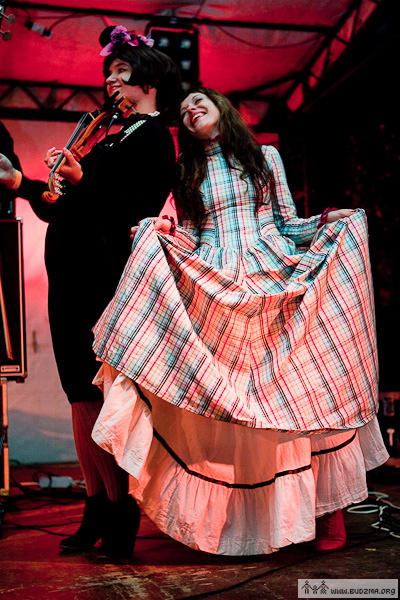 http://budzma.org/wp-content/gallery/mozhna-09-2010/tarantinoby_mozhno-9097.jpg